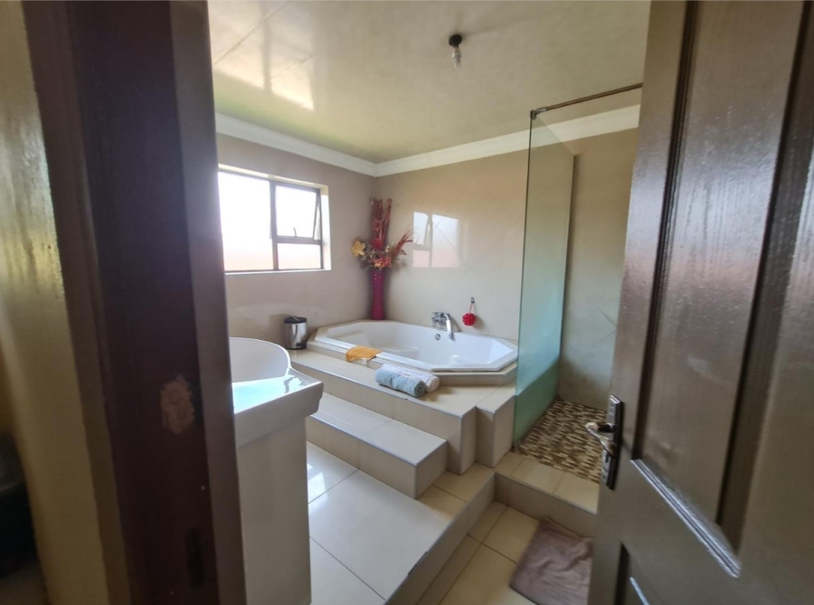 7 Bedroom Property for Sale in Klippoortje Gauteng