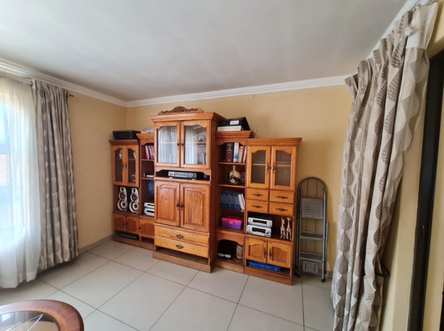 7 Bedroom Property for Sale in Klippoortje Gauteng