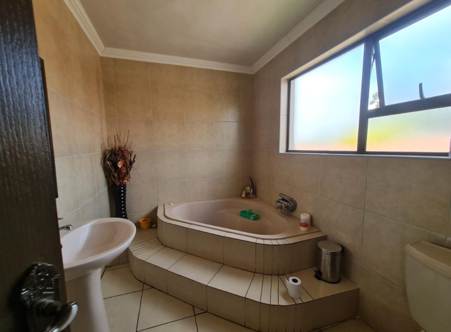 7 Bedroom Property for Sale in Klippoortje Gauteng