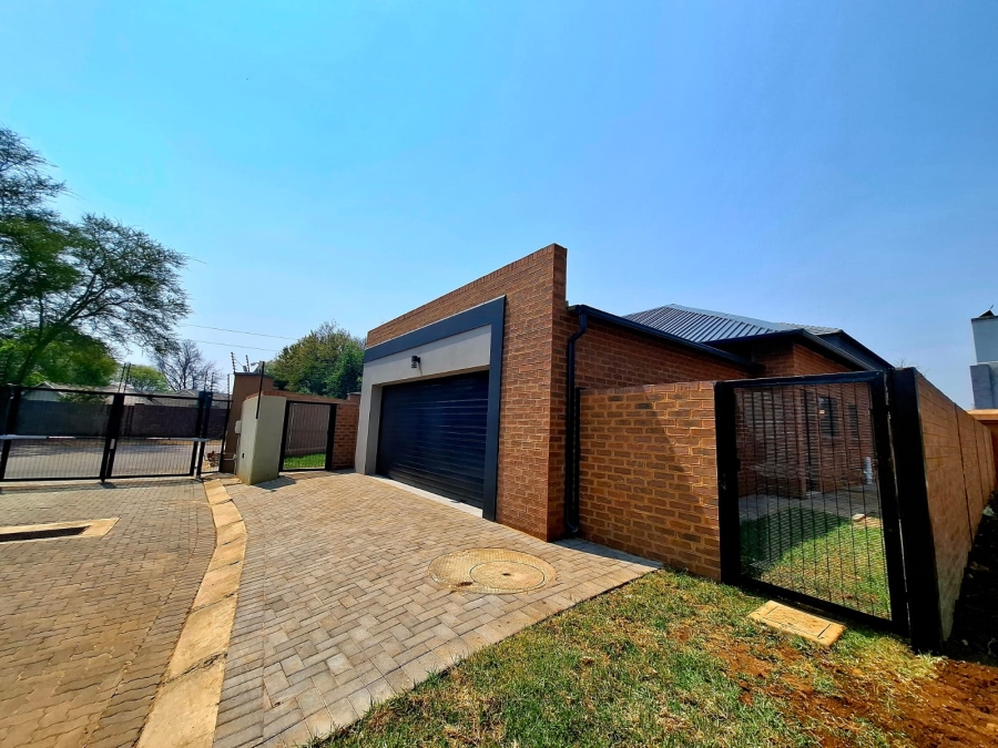 3 Bedroom Property for Sale in Annlin Gauteng