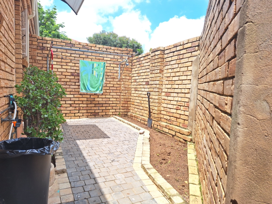 3 Bedroom Property for Sale in Amorosa Gauteng