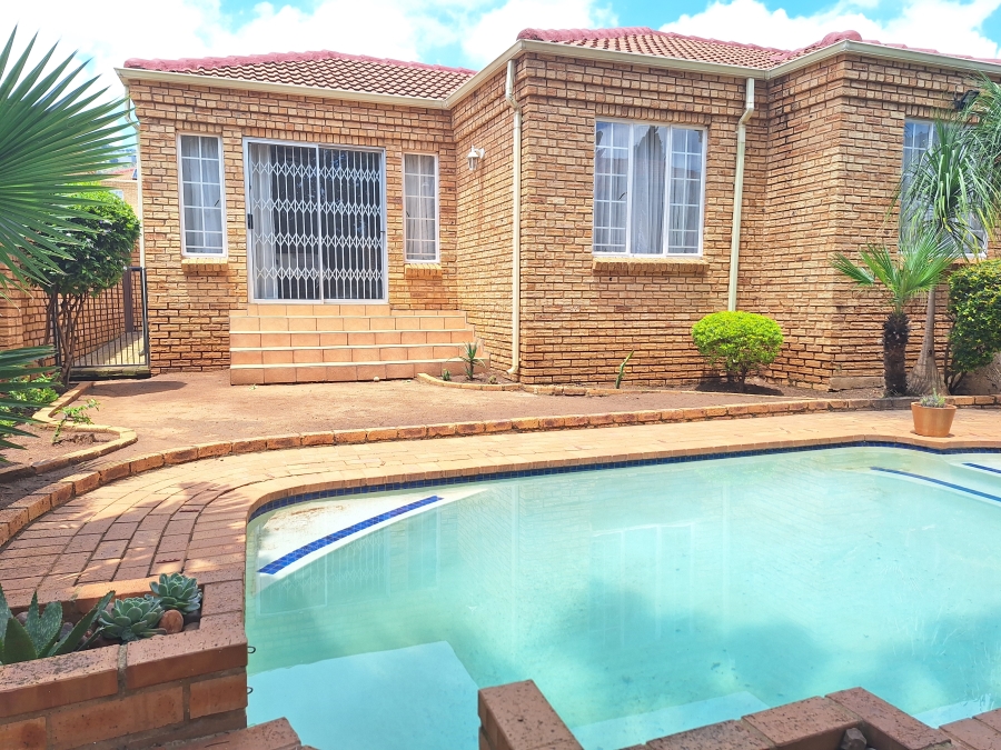 3 Bedroom Property for Sale in Amorosa Gauteng