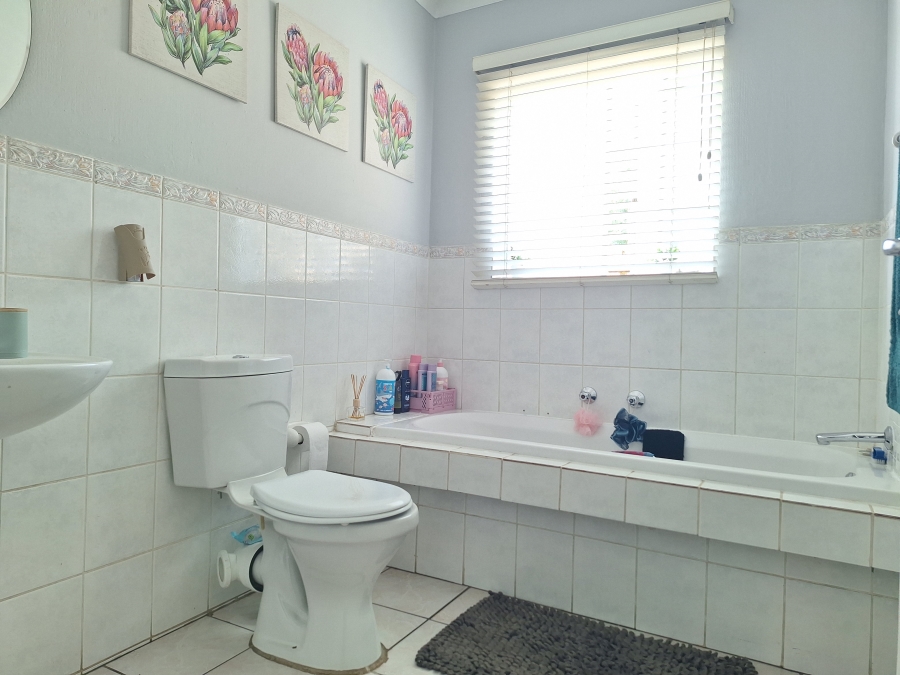3 Bedroom Property for Sale in Amorosa Gauteng