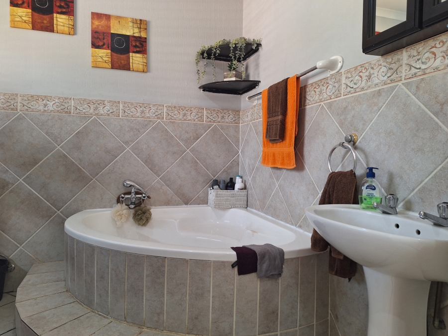 3 Bedroom Property for Sale in Amorosa Gauteng