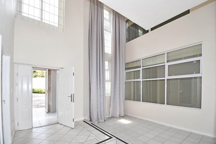 To Let 4 Bedroom Property for Rent in Wierda Valley Gauteng
