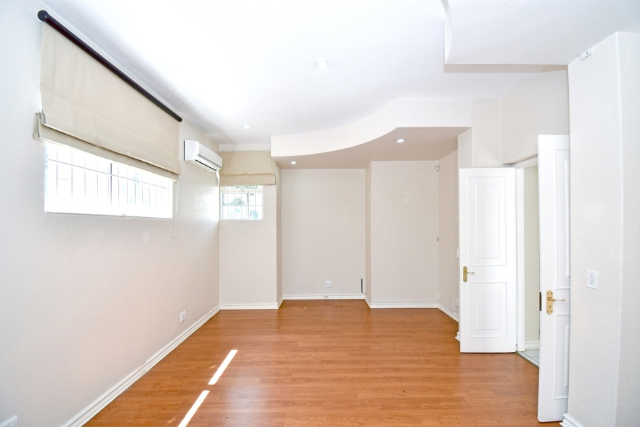 To Let 4 Bedroom Property for Rent in Wierda Valley Gauteng