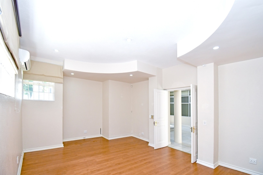 To Let 4 Bedroom Property for Rent in Wierda Valley Gauteng