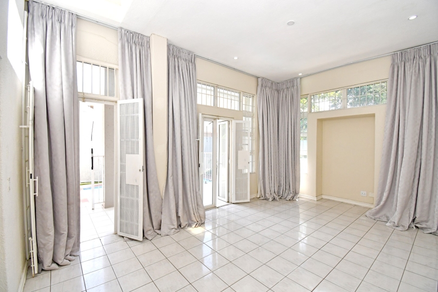 To Let 4 Bedroom Property for Rent in Wierda Valley Gauteng