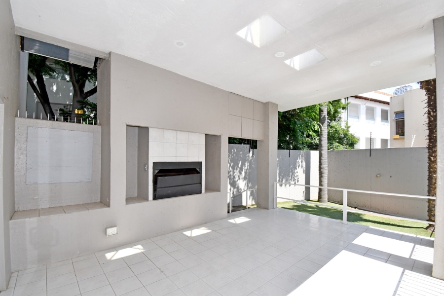 To Let 4 Bedroom Property for Rent in Wierda Valley Gauteng