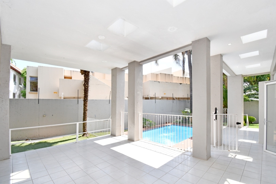 To Let 4 Bedroom Property for Rent in Wierda Valley Gauteng