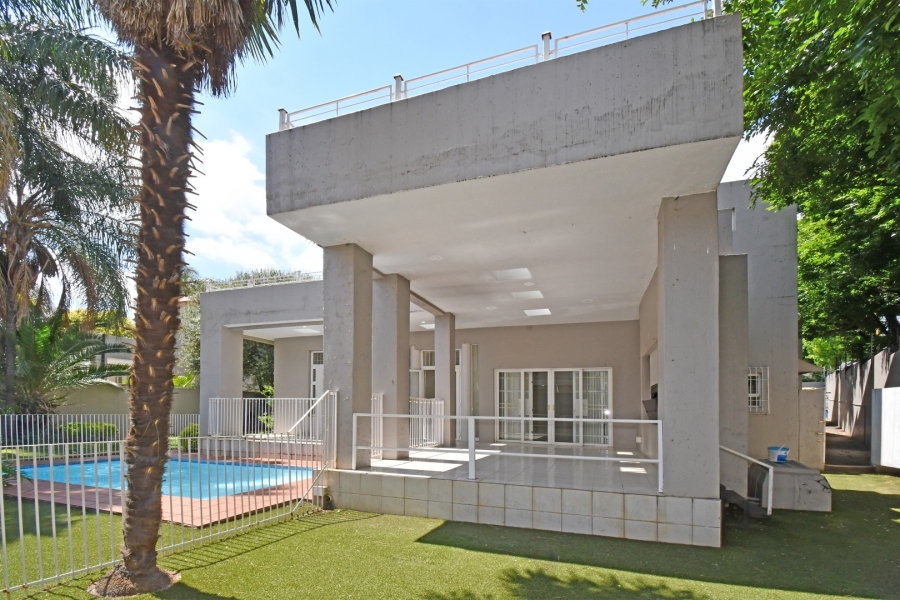 To Let 4 Bedroom Property for Rent in Wierda Valley Gauteng