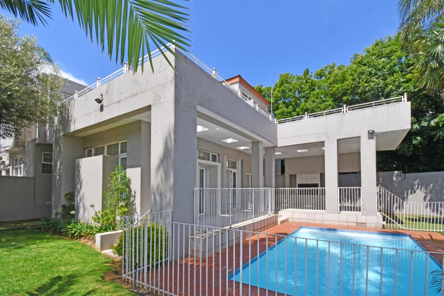 To Let 4 Bedroom Property for Rent in Wierda Valley Gauteng