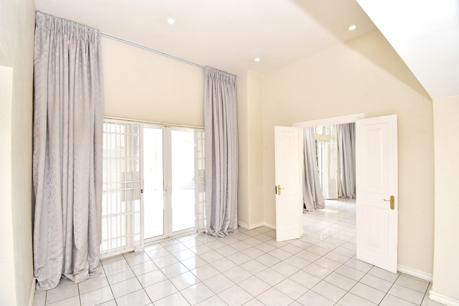 To Let 4 Bedroom Property for Rent in Wierda Valley Gauteng
