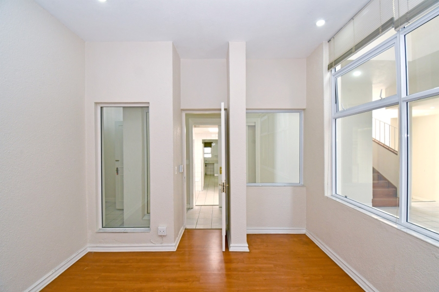 To Let 4 Bedroom Property for Rent in Wierda Valley Gauteng