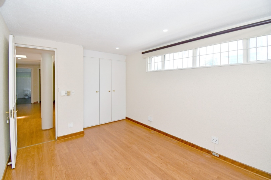To Let 4 Bedroom Property for Rent in Wierda Valley Gauteng