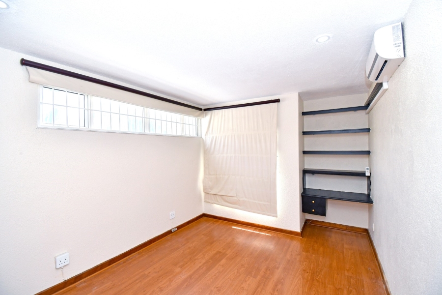 To Let 4 Bedroom Property for Rent in Wierda Valley Gauteng