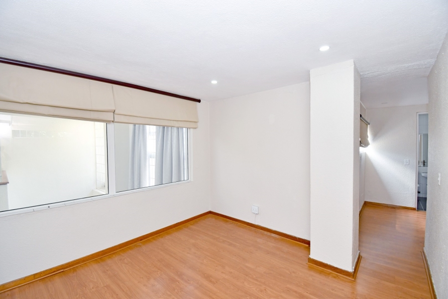 To Let 4 Bedroom Property for Rent in Wierda Valley Gauteng