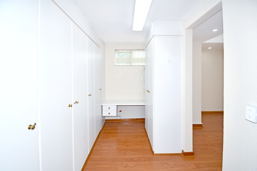 To Let 4 Bedroom Property for Rent in Wierda Valley Gauteng