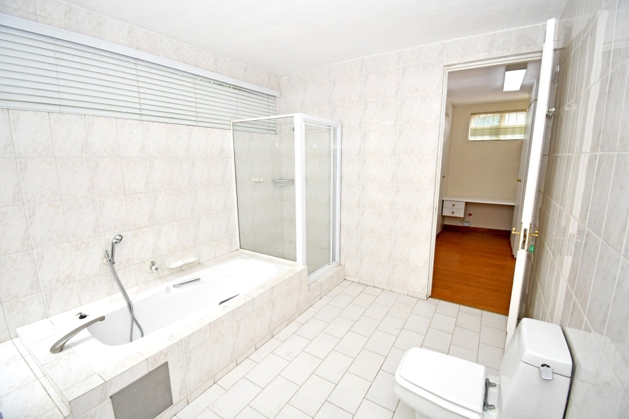 To Let 4 Bedroom Property for Rent in Wierda Valley Gauteng