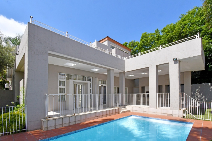 To Let 4 Bedroom Property for Rent in Wierda Valley Gauteng