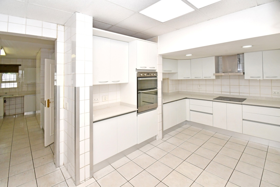 To Let 4 Bedroom Property for Rent in Wierda Valley Gauteng