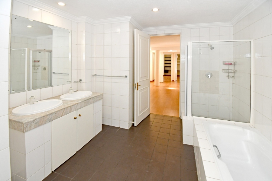 To Let 4 Bedroom Property for Rent in Wierda Valley Gauteng