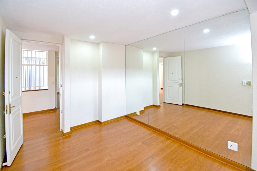 To Let 4 Bedroom Property for Rent in Wierda Valley Gauteng