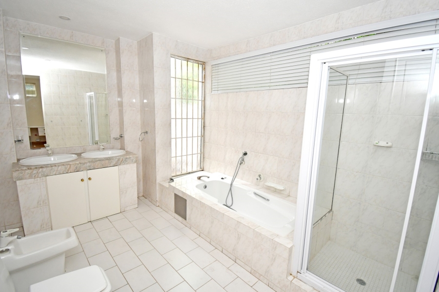 To Let 4 Bedroom Property for Rent in Wierda Valley Gauteng