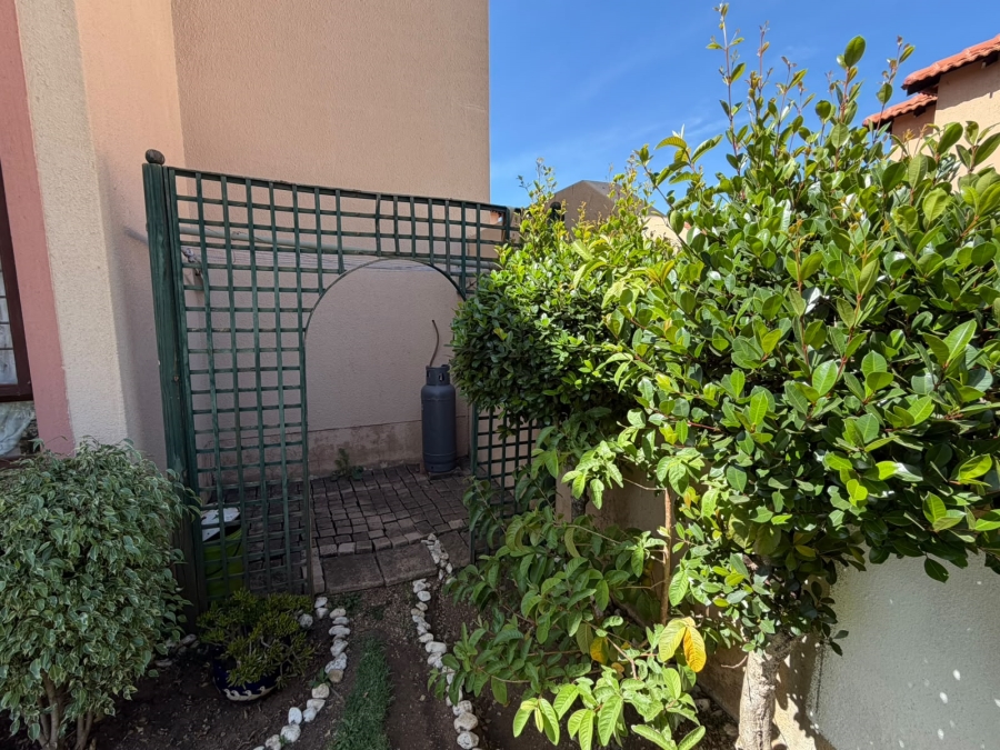 3 Bedroom Property for Sale in Oakdene Gauteng