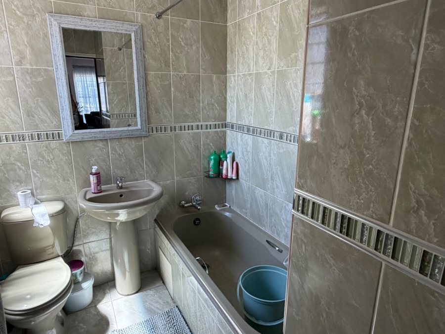 3 Bedroom Property for Sale in Ridgeway Gauteng
