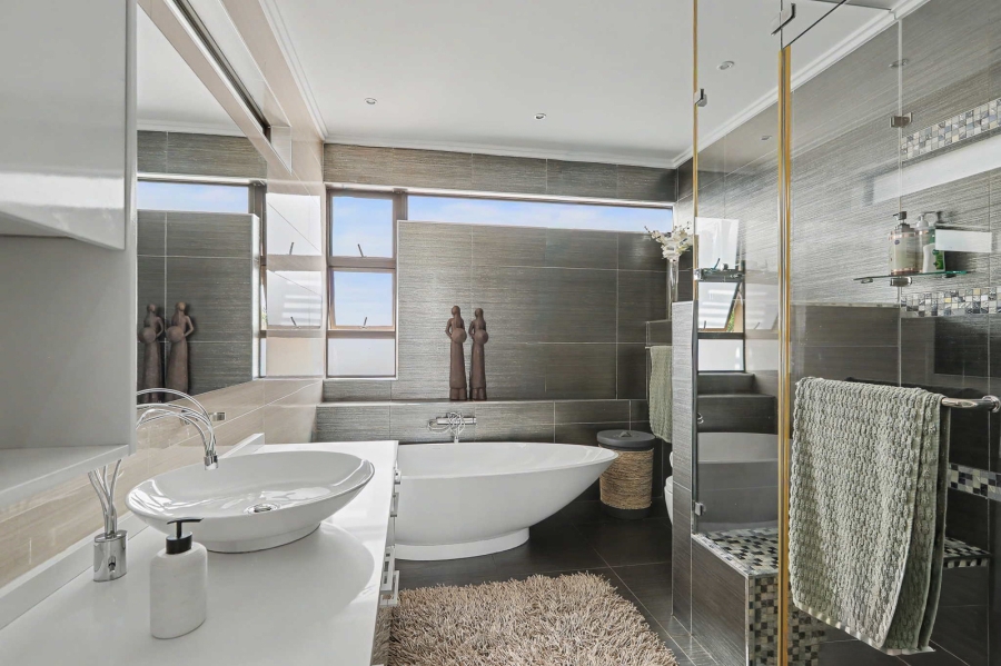 5 Bedroom Property for Sale in Northdene Gauteng