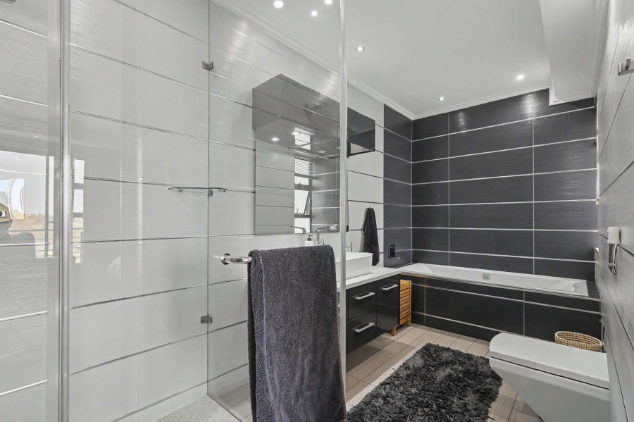 5 Bedroom Property for Sale in Northdene Gauteng