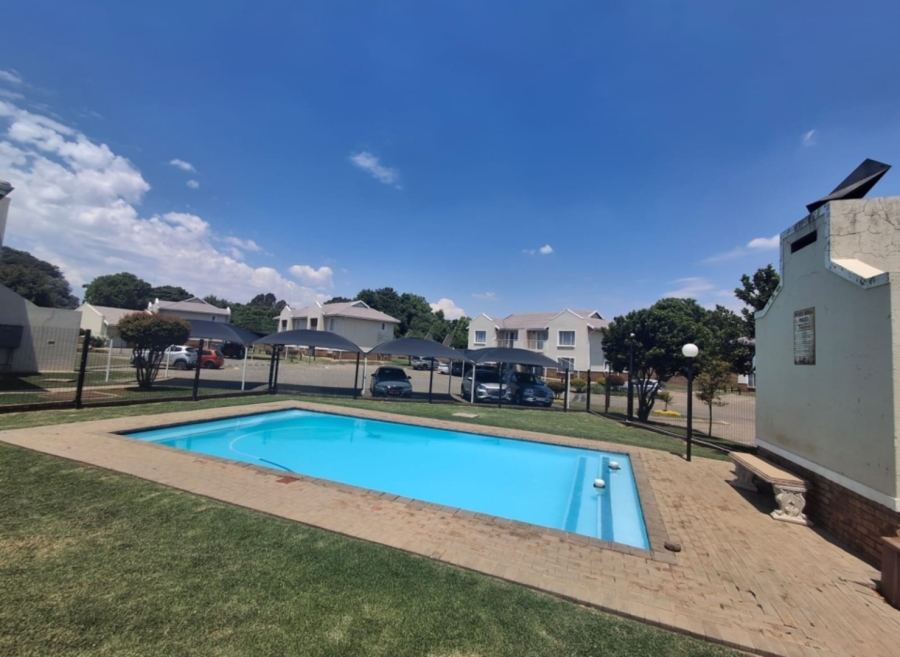 To Let 2 Bedroom Property for Rent in Norton Home Estate AH Gauteng