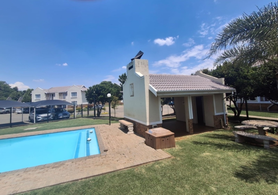 To Let 2 Bedroom Property for Rent in Norton Home Estate AH Gauteng