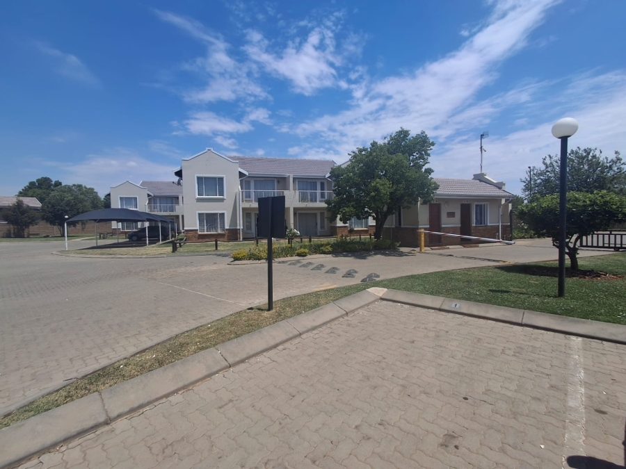 To Let 2 Bedroom Property for Rent in Norton Home Estate AH Gauteng