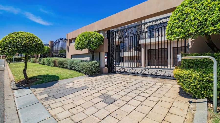 9 Bedroom Property for Sale in Farrarmere Gauteng