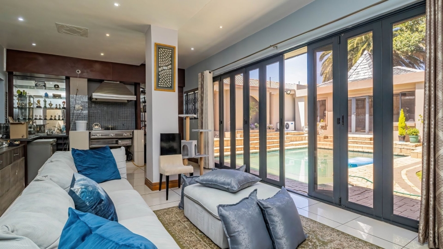9 Bedroom Property for Sale in Farrarmere Gauteng