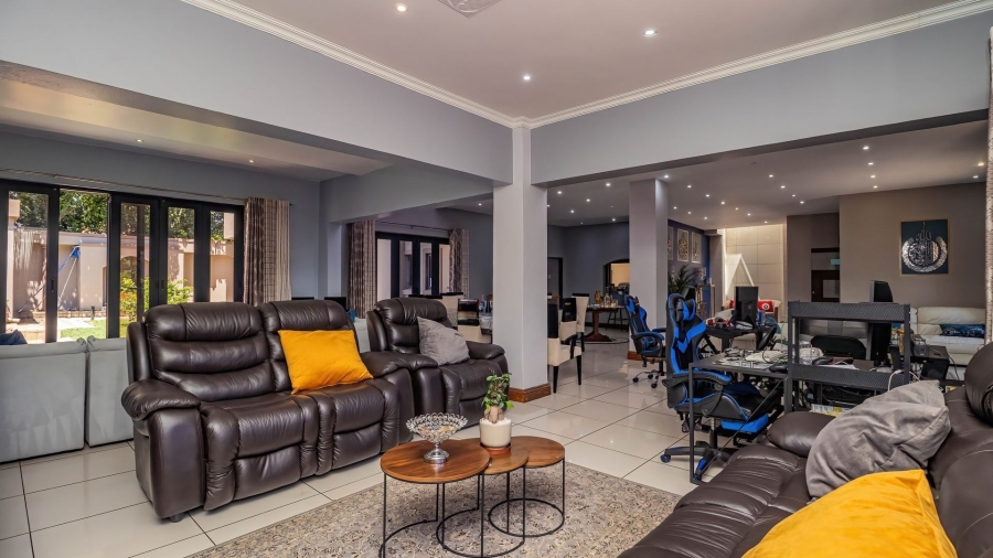 9 Bedroom Property for Sale in Farrarmere Gauteng