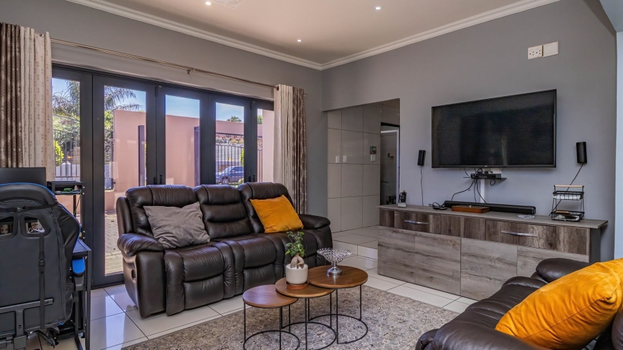9 Bedroom Property for Sale in Farrarmere Gauteng