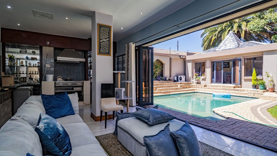 9 Bedroom Property for Sale in Farrarmere Gauteng