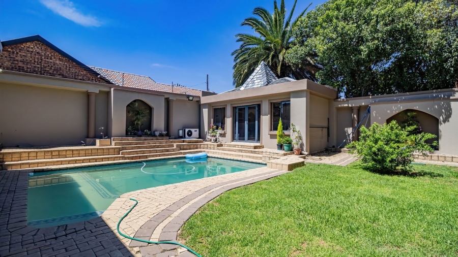 9 Bedroom Property for Sale in Farrarmere Gauteng