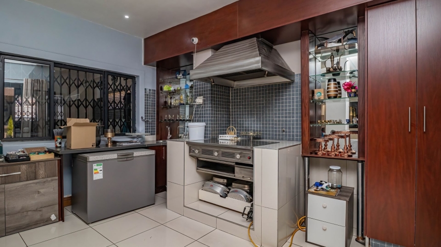9 Bedroom Property for Sale in Farrarmere Gauteng