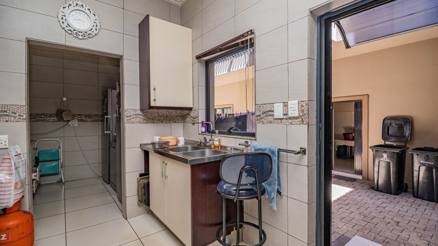 9 Bedroom Property for Sale in Farrarmere Gauteng