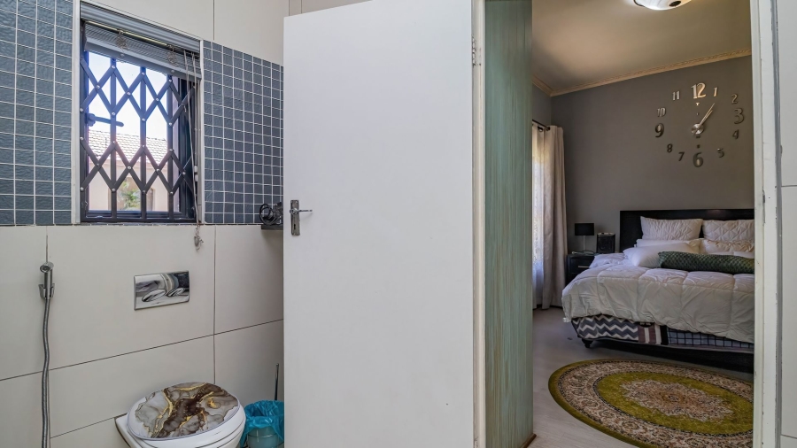 9 Bedroom Property for Sale in Farrarmere Gauteng