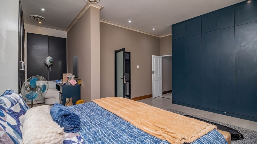 9 Bedroom Property for Sale in Farrarmere Gauteng