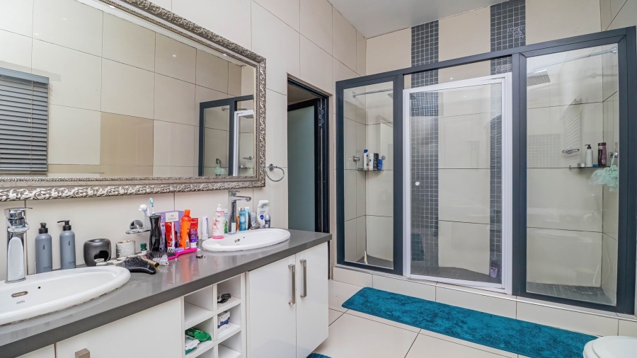 9 Bedroom Property for Sale in Farrarmere Gauteng