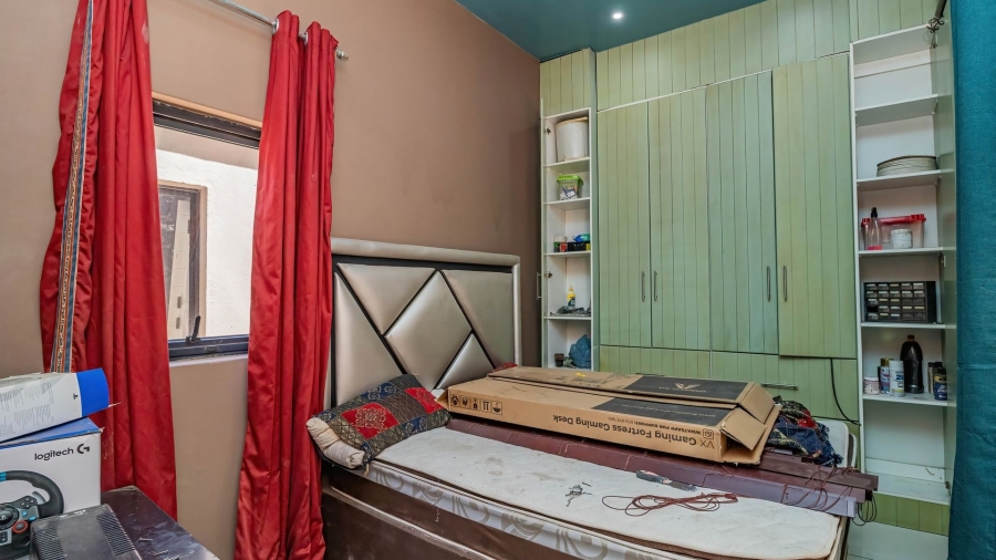 9 Bedroom Property for Sale in Farrarmere Gauteng