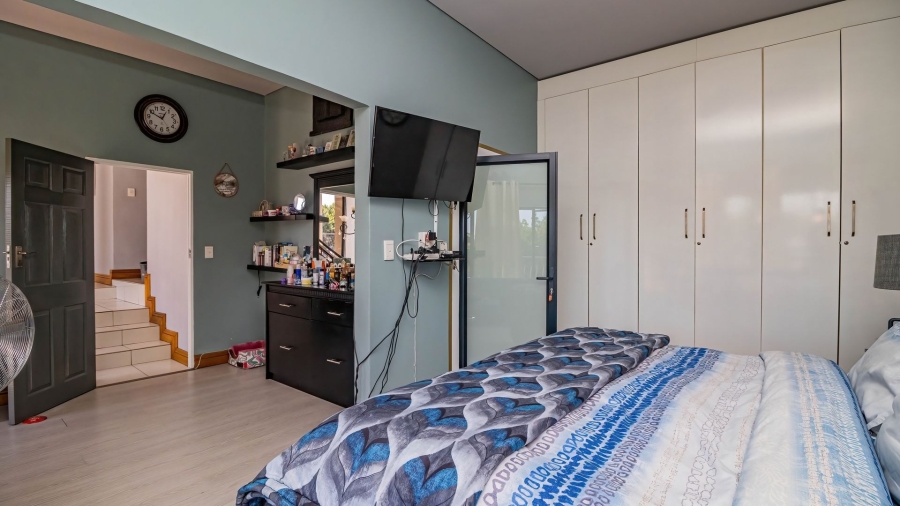 9 Bedroom Property for Sale in Farrarmere Gauteng