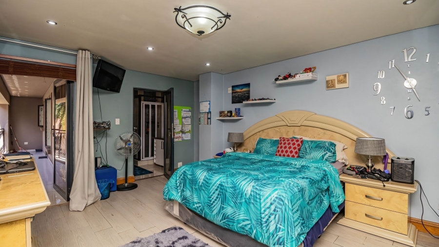 9 Bedroom Property for Sale in Farrarmere Gauteng