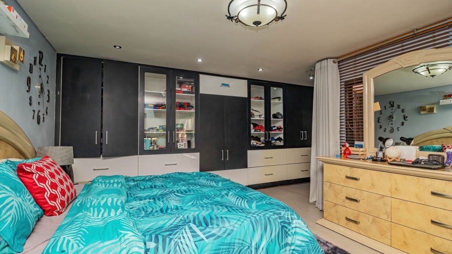9 Bedroom Property for Sale in Farrarmere Gauteng